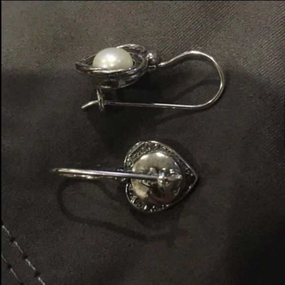 SILPADA ‘Forever Fearless’ Sterling Silver 925 Heart Shaped Pearl Drop Earrings - Picture 7 of 8